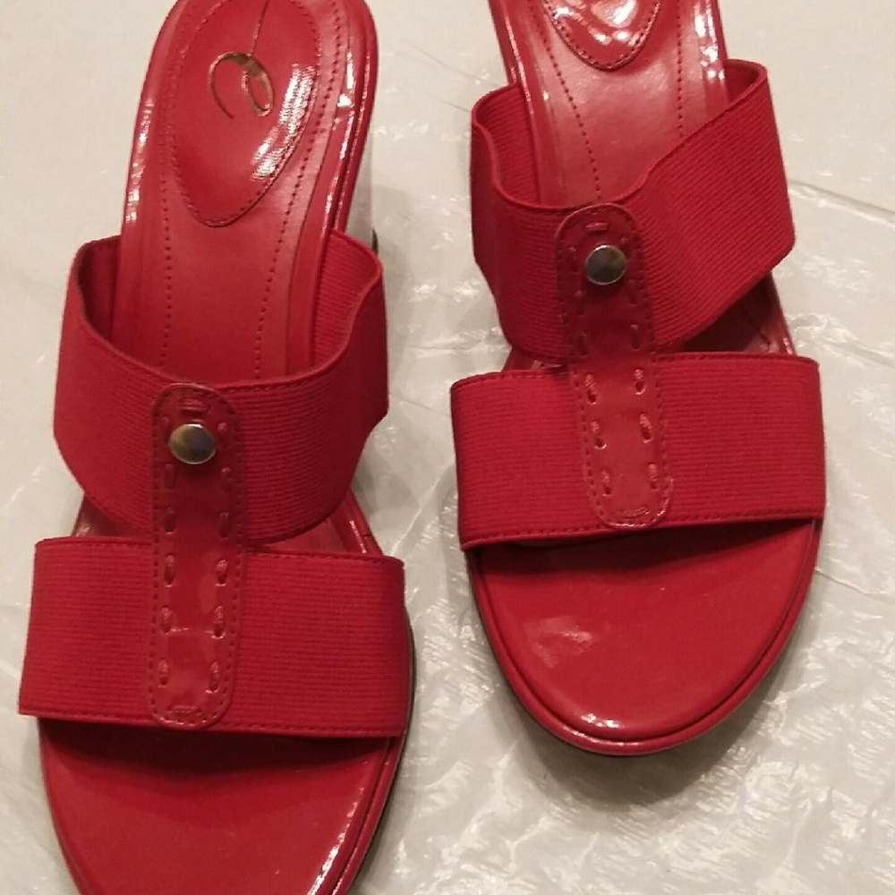 Easy Spirit Red Sandals - Picture 9 of 9